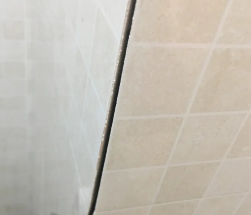 应城瓷砖空鼓维修公司分享阳台瓷砖脱落的修复过程可以分为以下几个步骤